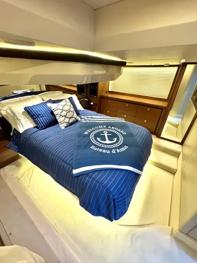 Bateau D’amis Yacht Photos Pics Luxurious bedroom interior of 2016 Sea Ray 510 Fly yacht with nautical-themed bedding.