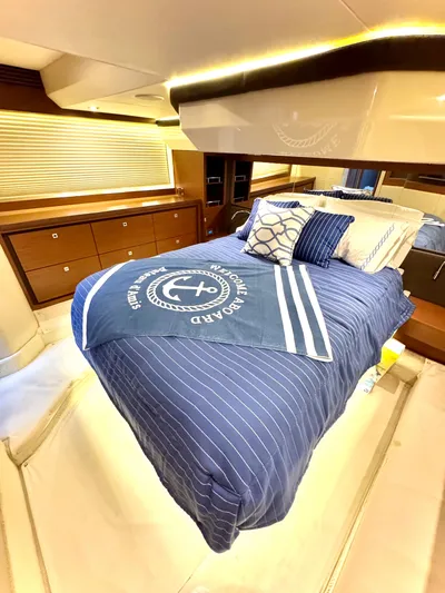 Bateau D’amis Yacht Photos Pics Luxurious bedroom interior of 2016 Sea Ray 510 Fly yacht with nautical-themed bedding.