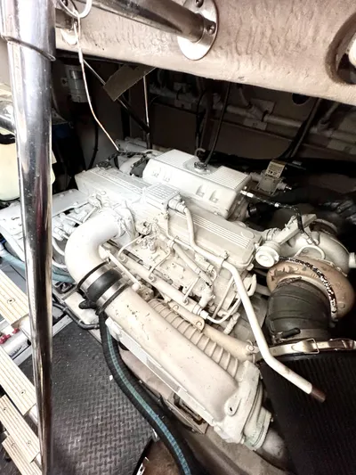 Bateau D’amis Yacht Photos Pics Engine room of 2016 Sea Ray 510 Fly yacht, showcasing detailed mechanical components.