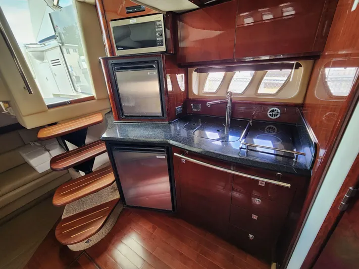  Yacht Photos Pics 2010 SEA RAY 390 SUNDANCER - Image 12