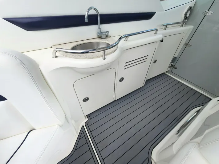  Yacht Photos Pics 2010 SEA RAY 390 SUNDANCER - Image 6