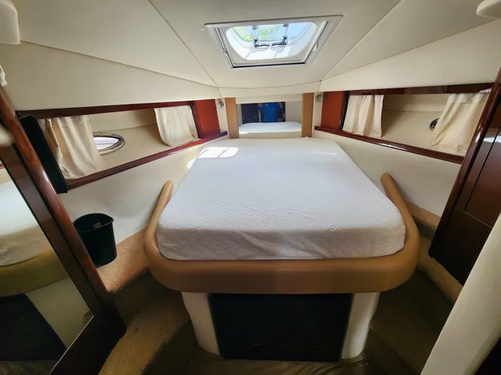  Yacht Photos Pics 2010 SEA RAY 390 SUNDANCER - Image 16