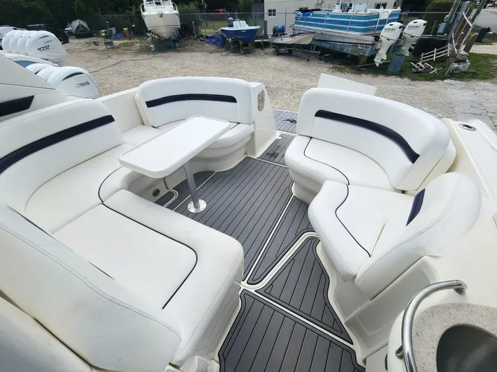  Yacht Photos Pics 2010 SEA RAY 390 SUNDANCER - Image 5