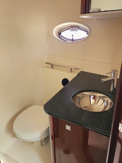  Yacht Photos Pics 2010 SEA RAY 390 SUNDANCER - Image 20