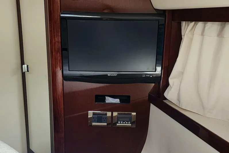  Yacht Photos Pics 2010 SEA RAY 390 SUNDANCER - Image 18