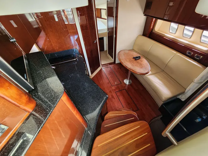  Yacht Photos Pics 2010 SEA RAY 390 SUNDANCER - Image 11