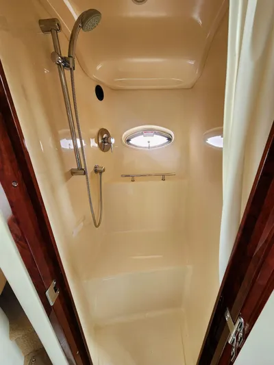  Yacht Photos Pics 2010 SEA RAY 390 SUNDANCER - Image 19