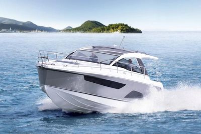 2023 Sealine S335