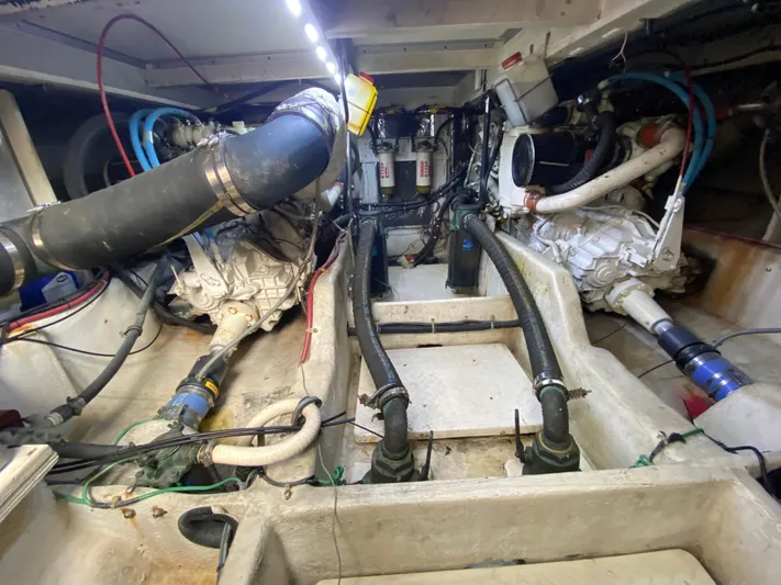  Yacht Photos Pics Engine room of a 2001 Bayliner 3988 boat, showcasing mechanical components and piping.