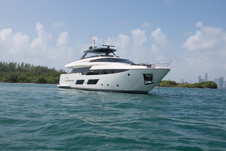 2019-92-ferretti-yachts-920