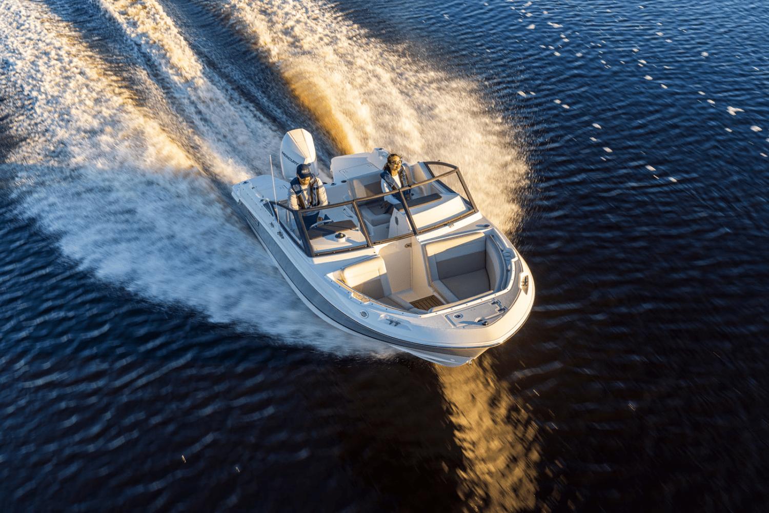 2024 Boston Whaler 210 Vantage RunaboutBoot Kaufen YachtWorld