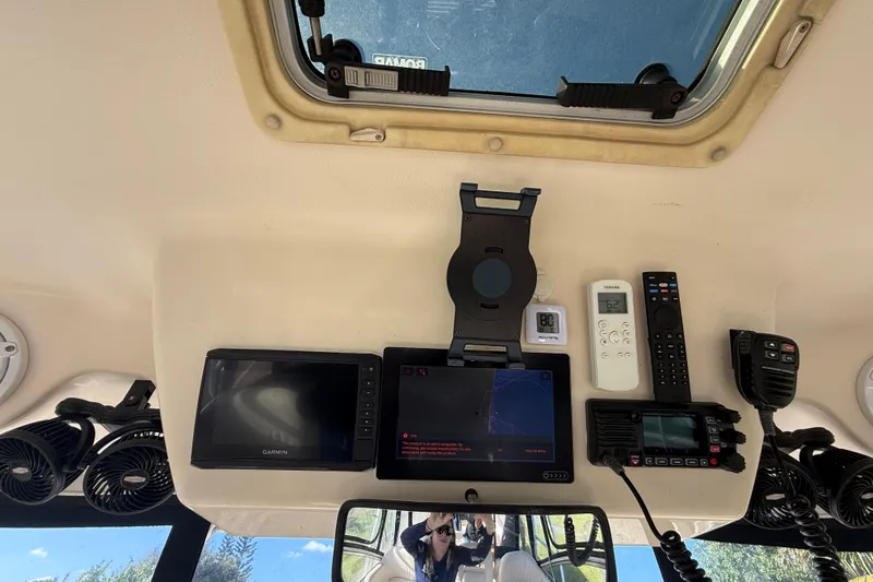  Yacht Photos Pics 2007 Grady-White Express 305 boat dashboard with navigation and communication equipment.
