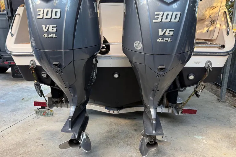  Yacht Photos Pics Twin Yamaha 300 V6 outboard engines on a 2007 Grady-White Express 305 boat.