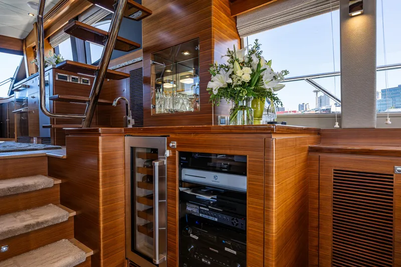 Blink Yacht Photos Pics Salon beverage/entertainment ctr