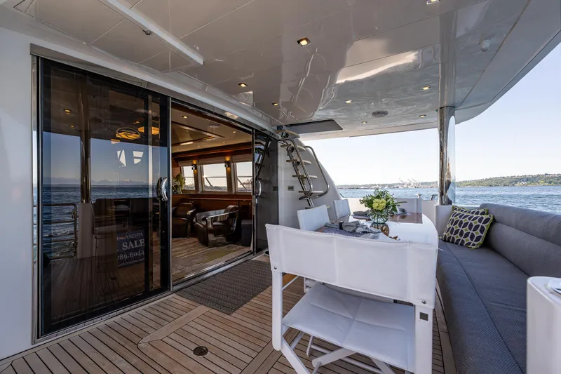 Blink Yacht Photos Pics Aft deck 1