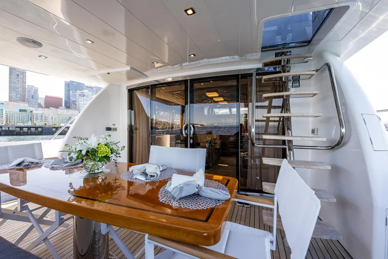 Blink Yacht Photos Pics Aft deck 3