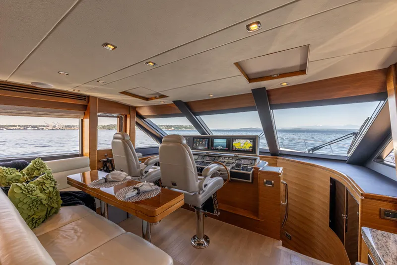 Blink Yacht Photos Pics Pilothouse 1