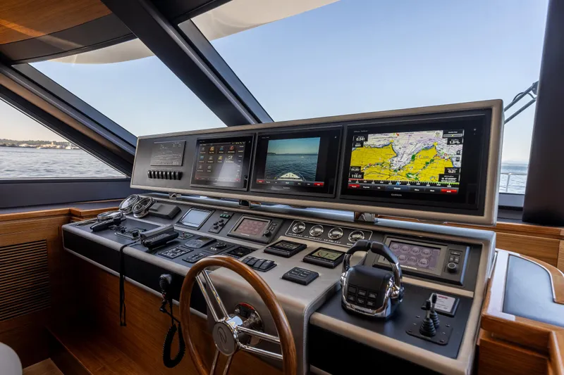 Blink Yacht Photos Pics Pilothouse helm