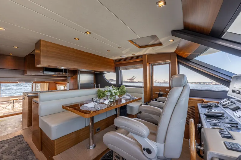 Blink Yacht Photos Pics Pilothouse 2