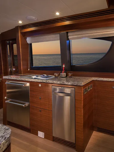 Blink Yacht Photos Pics Pilothouse 3