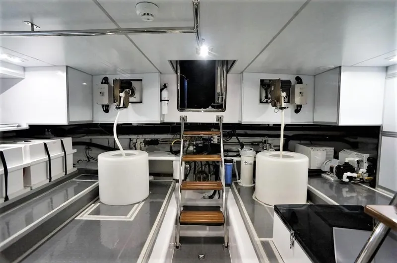 Blink Yacht Photos Pics Laz 2