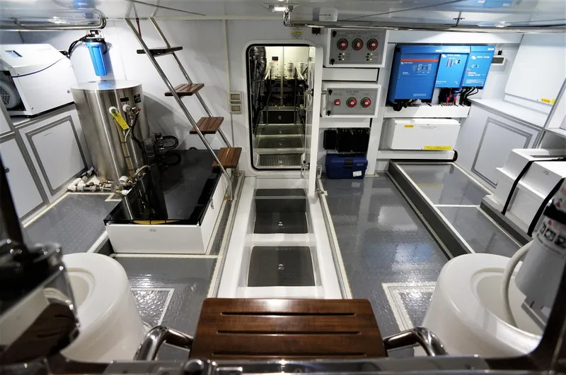 Blink Yacht Photos Pics Laz 1