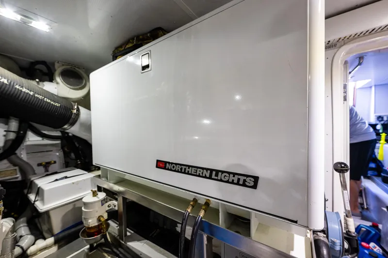 Blink Yacht Photos Pics NL generator 1