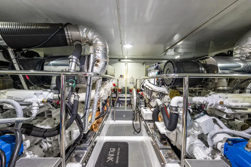 Blink Yacht Photos Pics Engine room 1