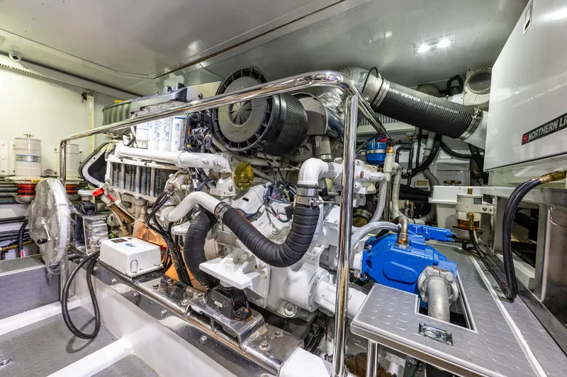 Blink Yacht Photos Pics Engine room 3