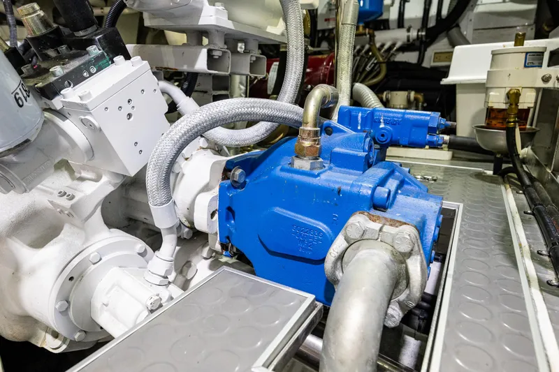 Blink Yacht Photos Pics Hydraulic pump