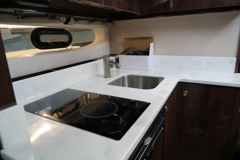 Baseata Yacht Photos Pics 2018 Sea Ray 350 Sundancer Coupe