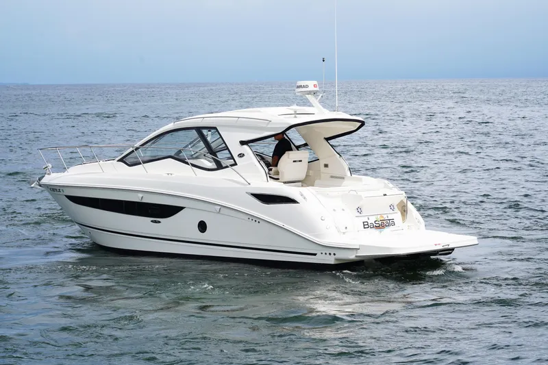 Baseata Yacht Photos Pics 2018 Sea Ray 350 Sundance Coupe