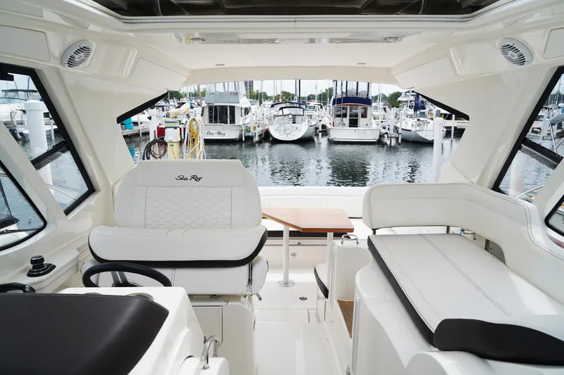 Baseata Yacht Photos Pics 2018 Sea Ray 350 Sundancer Coupe