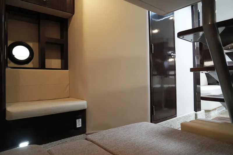 Baseata Yacht Photos Pics 2018 Sea Ray 350 Sundancer Coupe