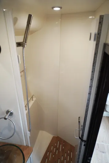 Baseata Yacht Photos Pics 2018 Sea Ray 350 Sundancer Coupe