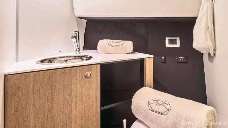  Yacht Photos Pics E30-GrigioMercurio-1002_hm2ad9 (1).jpeg