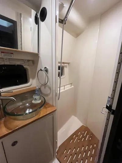 Baseata Yacht Photos Pics 2018 Sea Ray 350 Sundancer Coupe