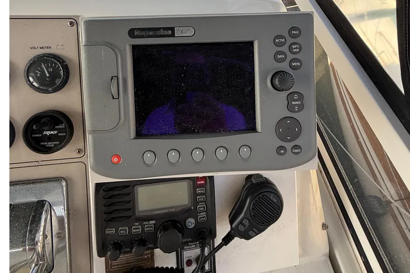 Il Danza Yacht Photos Pics Control panel of a 1999 Carver 406 Aft Cabin Motor Yacht with navigation equipment.