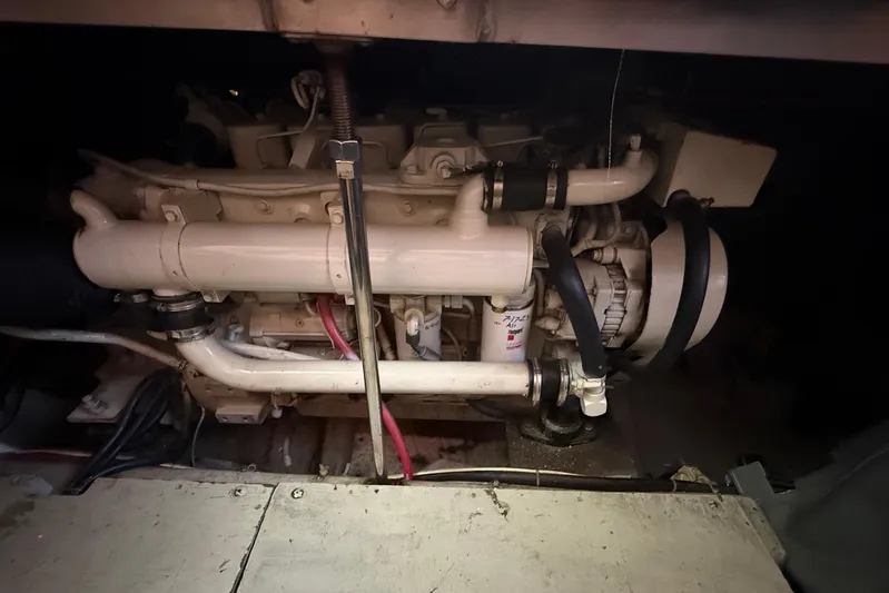 Il Danza Yacht Photos Pics Engine compartment of a 1999 Carver 406 Aft Cabin Motor Yacht.