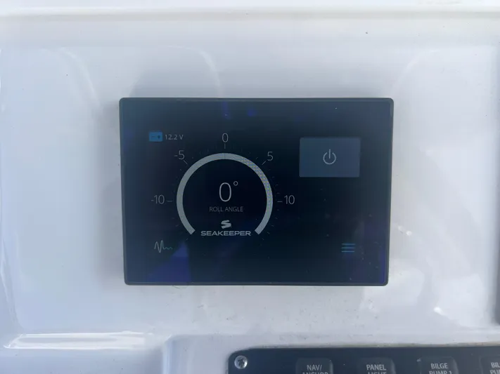 Yacht Photos Pics Seakeeper control panel on 2021 Contender 32 ST boat, displaying roll angle.