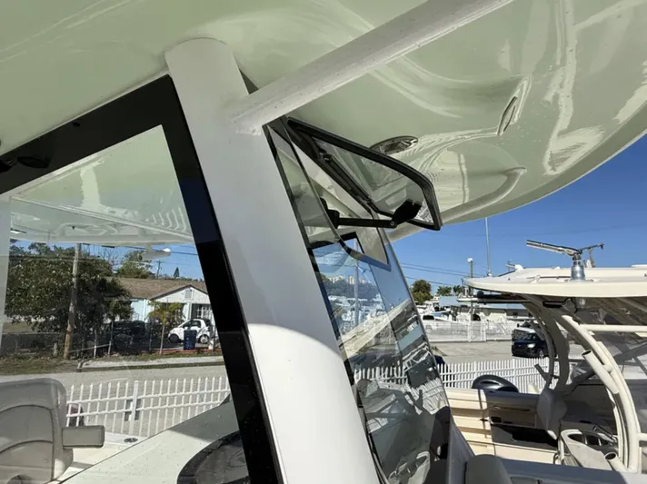 30-064 Brokerage Ron Yacht Photos Pics 2021 Sea Hunt Gamefish 30 Forward Seating boat with sleek design and modern features.