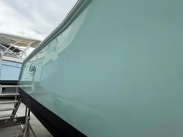 30-064 Brokerage Ron Yacht Photos Pics 2021 Sea Hunt Gamefish 30 Forward Seating boat, side view with sleek design.