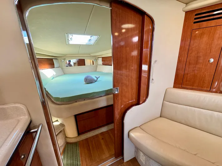Tranquilo Yacht Photos Pics 2004 Sea Ray 360 Sundancer cabin interior with bed, wooden finish, and seating area.