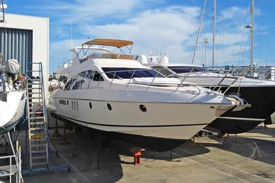 2005 Azimut 62