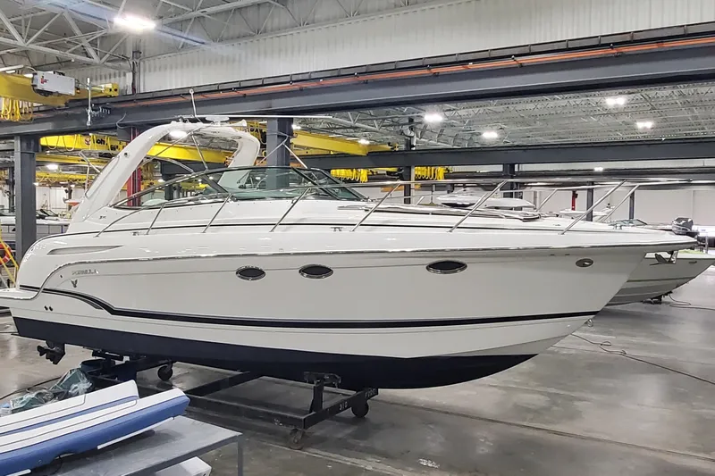  Yacht Photos Pics 2010 Formula 31 Performance Cruiser in a showroom, side view.