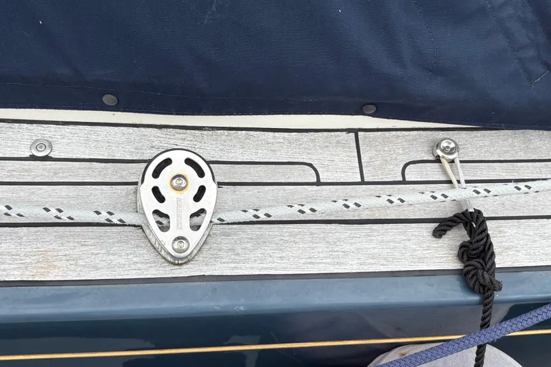 Arethusa Yacht Photos Pics Deck of 2017 Leonardo Eagle 44 sailboat with pulley and rope details.