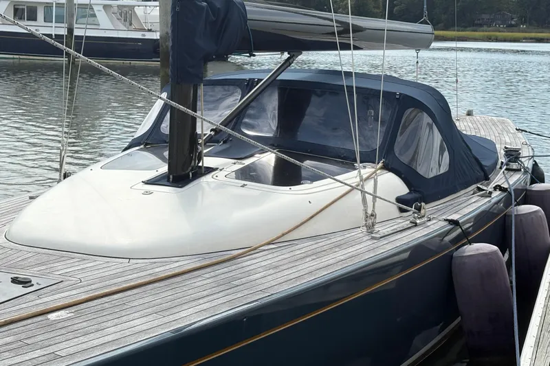 Arethusa Yacht Photos Pics Sleek 2017 Leonardo Eagle 44 yacht docked, featuring elegant design and modern amenities.