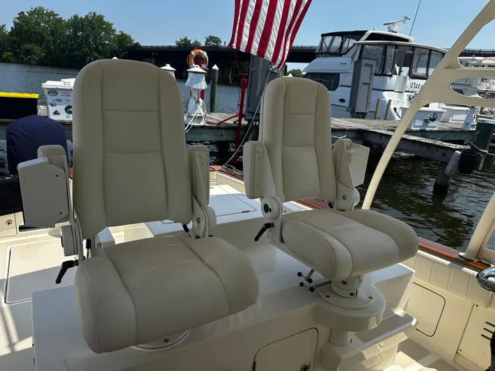 Mi-di Yacht Photos Pics Helmseat