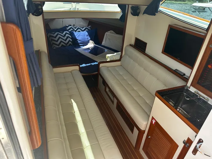 Mi-di Yacht Photos Pics Cabin salon