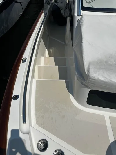 Mi-di Yacht Photos Pics Stbd bow stepdown